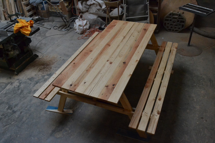 table-pik-nik.jpg